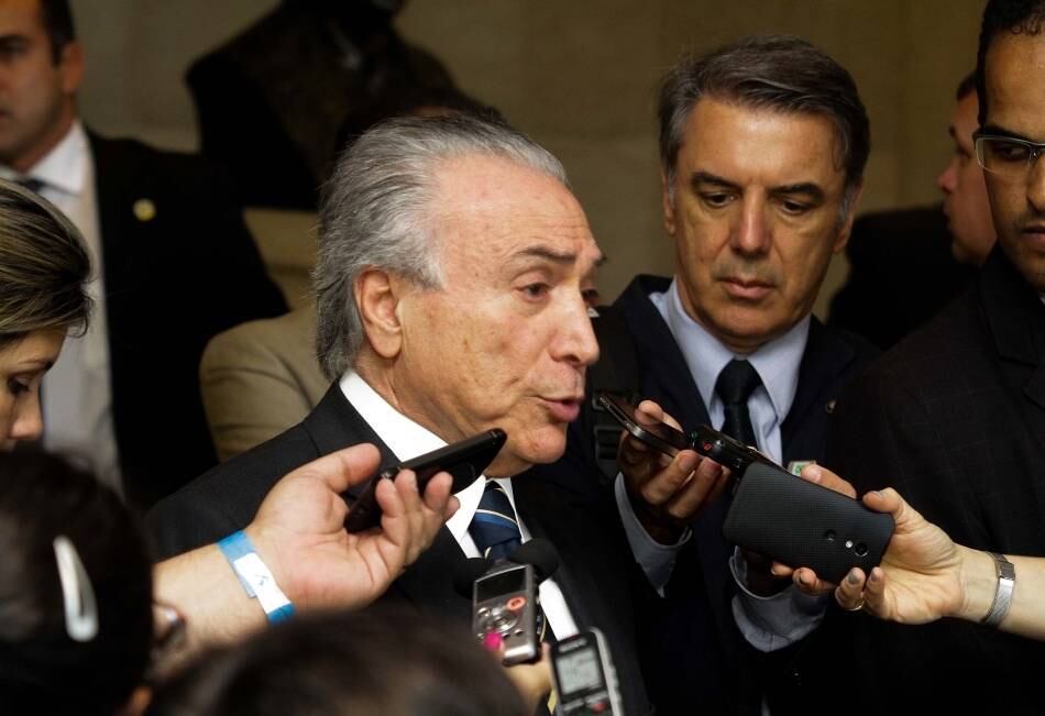 O vice-presidente da República, Michel Temer, lamentou a morte do empresário.
— O empresariado brasileiro e os brasileiros perdem muito com seu falecimento