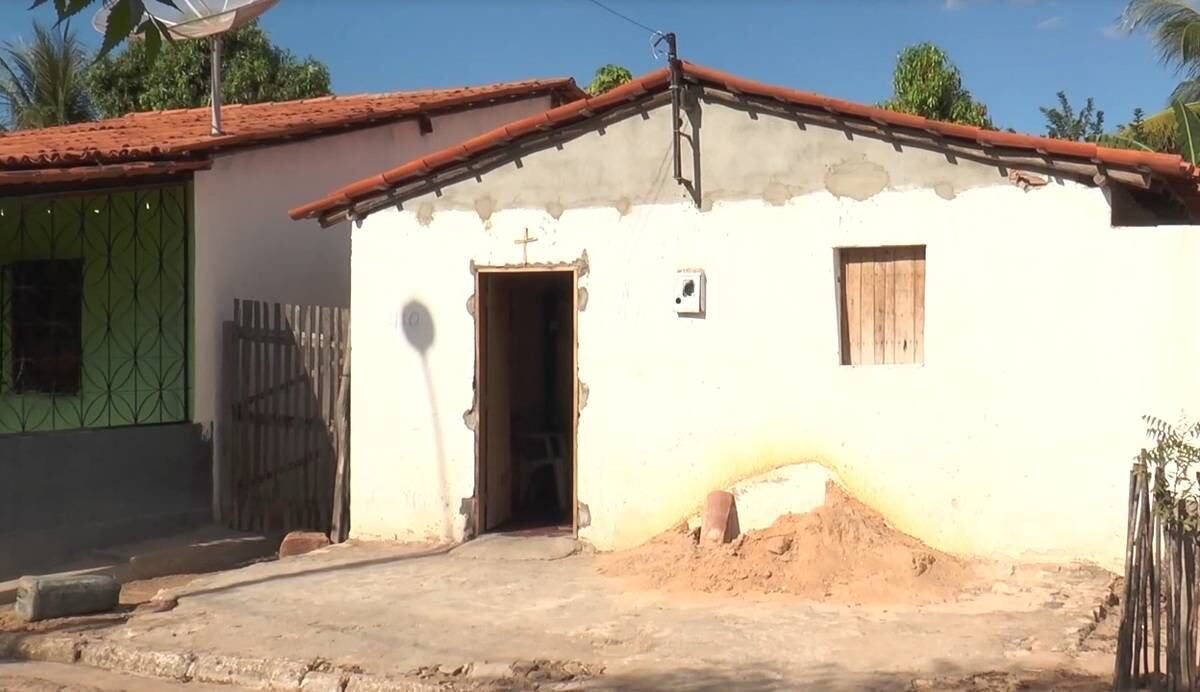 Segundo a suspeita, a
idosa sentia fortes dores e gritava muito. Para ela ficar
quieta, a filha batia na mãe. Os vizinhos ouviam todas as agressões