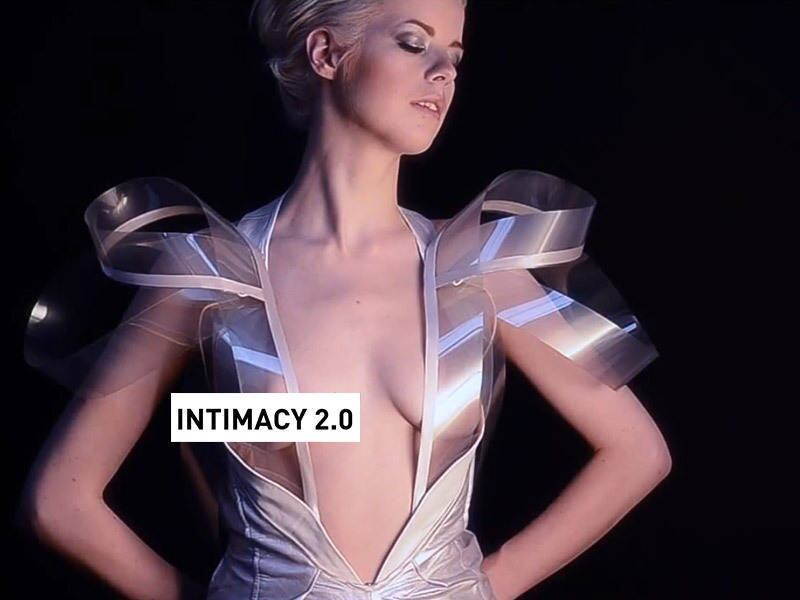 A designer já é conhecida no meio tecnológico. Ela foi uma das responsáveis por fazer o designer do Intimacy 2.0, um moderno vestido que fica transparente quando a mulher está excitada. O traje utiliza de materiais tecnológicos que mede a frequência cardíaca da usuária