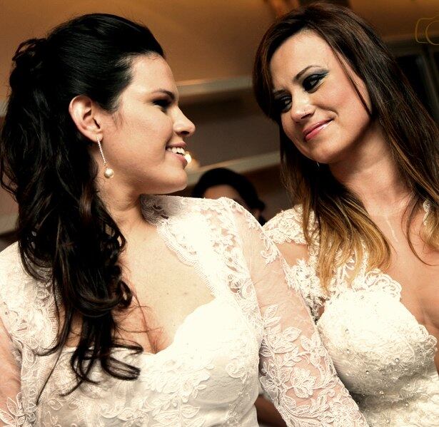 A Ex-BBB Angélica Morango se casou neste sábado (16) em São Paulo. A parceira da Dj é uma comissária de bordo, mais conhecida como Rabyta
