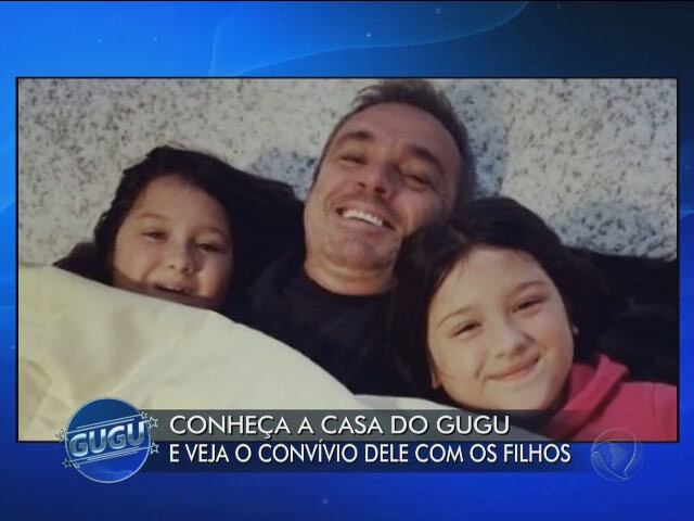 João conta: "Ele gosta de brincar com a gente, mas quando eu faço uma coisa errada, ele põe de castigo". Entre as punições, está: "Ficar sem celular, sem videogame..."


+ Gugu Liberato explica como conseguiu entrevistar Suzane von Richthofen: “Sandra ajudou”

+ Condenada pela morte dos pais, Suzane Richthofen confidencia: “Sempre sonhei em ser mãe”


