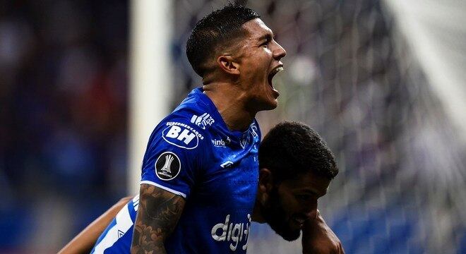 Cruzeiro tenta deixar a crise fora de campo