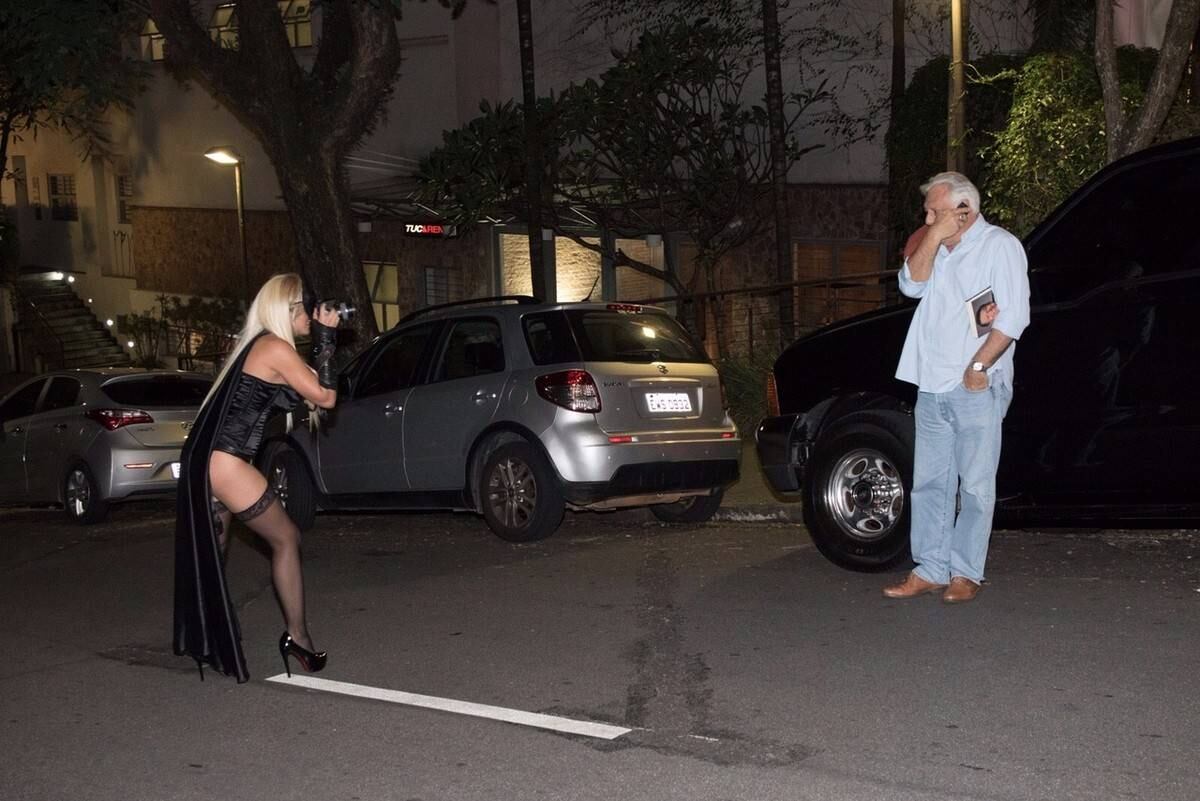 Afinal, quem teria reação ao ver a paparazzo misteriosa?