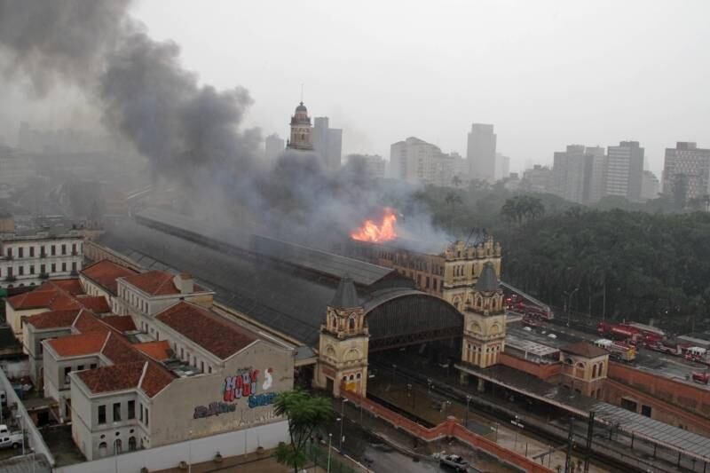 Fogo tomou prédio localizado no centro de São Paulo
