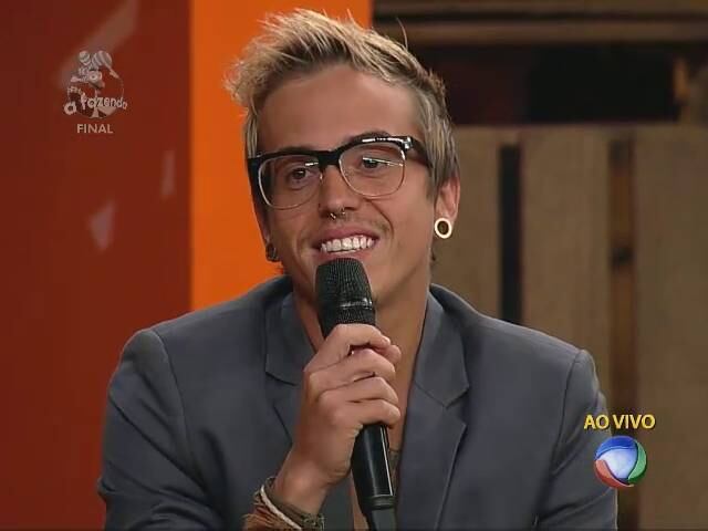 Com 44,38% dos votos do público, DH Silveira é o grande vencedor da sétima temporada da Fazenda. Relembre a trajetória do peão
+ Assista ao momento: Com 44,38% dos votos, DH é o grande vencedor da sétima temporada da Fazenda
+ Relembre alguns dos banhos sensuais que marcaram a Fazenda 7
+ Reveja as maiores amizades criadas entre os peões em A Fazenda 7
+ Reveja as maiores brigas e barracos da sétima edição do reality
+ Reveja os peões que mostraram mais do que queriam no reality
+ Reveja os peões mais polêmicos de A Fazenda 7