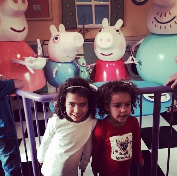 As filhas de Ronaldo também não escaparam da genética. Maria Alice e Maria Sophia tem muito pouco da mãe, a socialite Bia Anthony