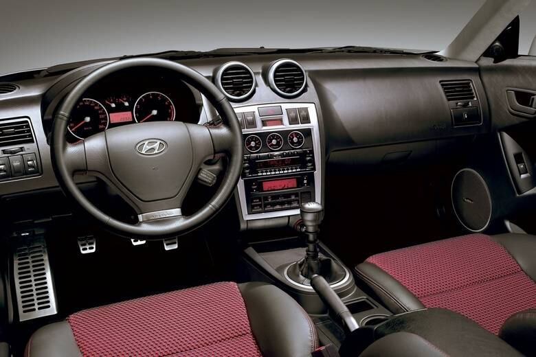 O interior original do modelo Hyundai Coupe também não faz feio, com acabamento de primeira e bom equilíbrio entre esportividade e conforto. Veja a seguir o modelo usado de inspiração pelo chinês
Assine já o R7 Play e veja a programação da Record online