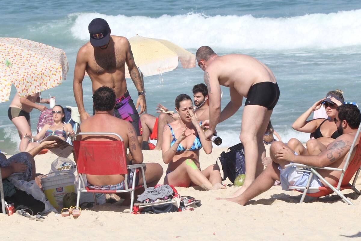 Luana Piovani fica brava com a presença do Pânico na praia