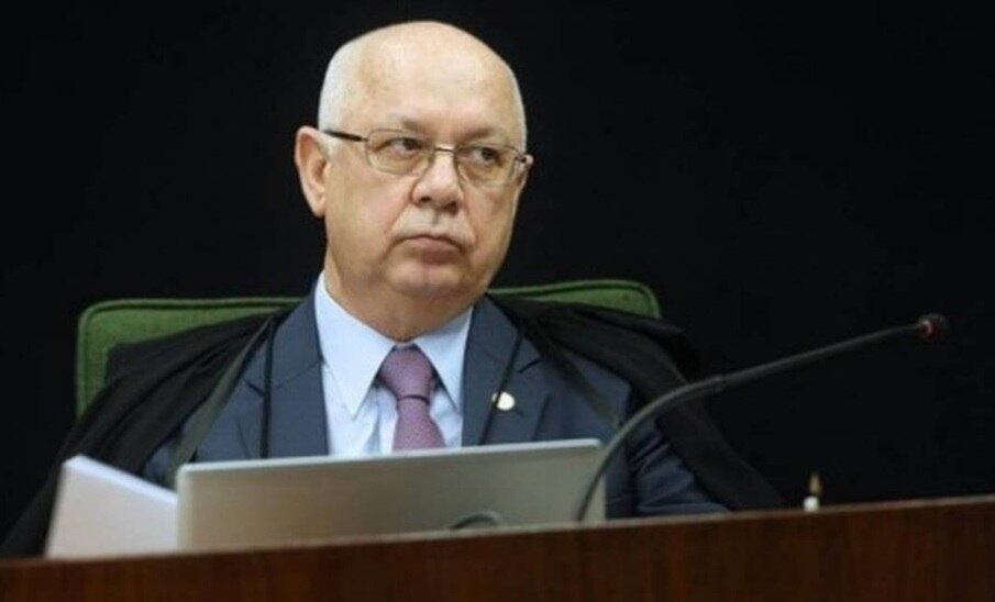 Teori Zavascki - O jurista catarinense, ministro do Supremo Tribunal Federal, era relator da operação Lava Jato quando morreu, aos 68 anos. Ele viajava de São Paulo para o Rio de Janeiro, quando o avião caiu no mar em Paraty, em 19/1/2017.