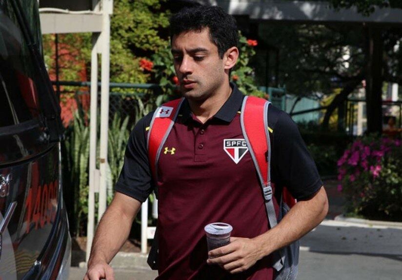 Sem espaço no elenco de Diego Aguirre, Daniel foi emprestado pelo São Paulo ao São Bento até o fim da Série B. O meia foi contratado pelo São Paulo em 2014, mas não conseguiu