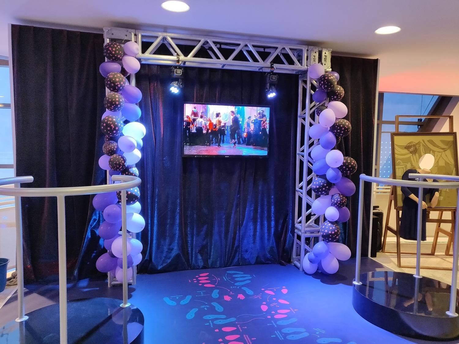 Quem sabe ainda testar seus paços de dança com Monica e Ross?