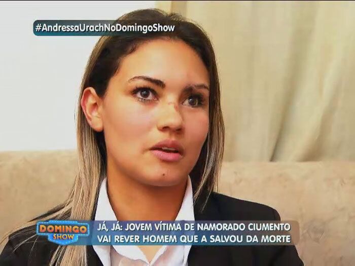 Aline aceitou o pedido e chorou de emoção. 

— Eu consegui realizar mais um sonho na minha vida! Eu me vejo batalhadora, guerreira, casada, com filhos e com a minha família

+ Andressa Urach agradece oportunidade no Domingo Show e fala sobre novo quadro
+ Andressa Urach conversa com jovem que se recuperou após ser quase morta pelo ex
+ Assista às íntegras do Domingo Show quando e onde quiser!