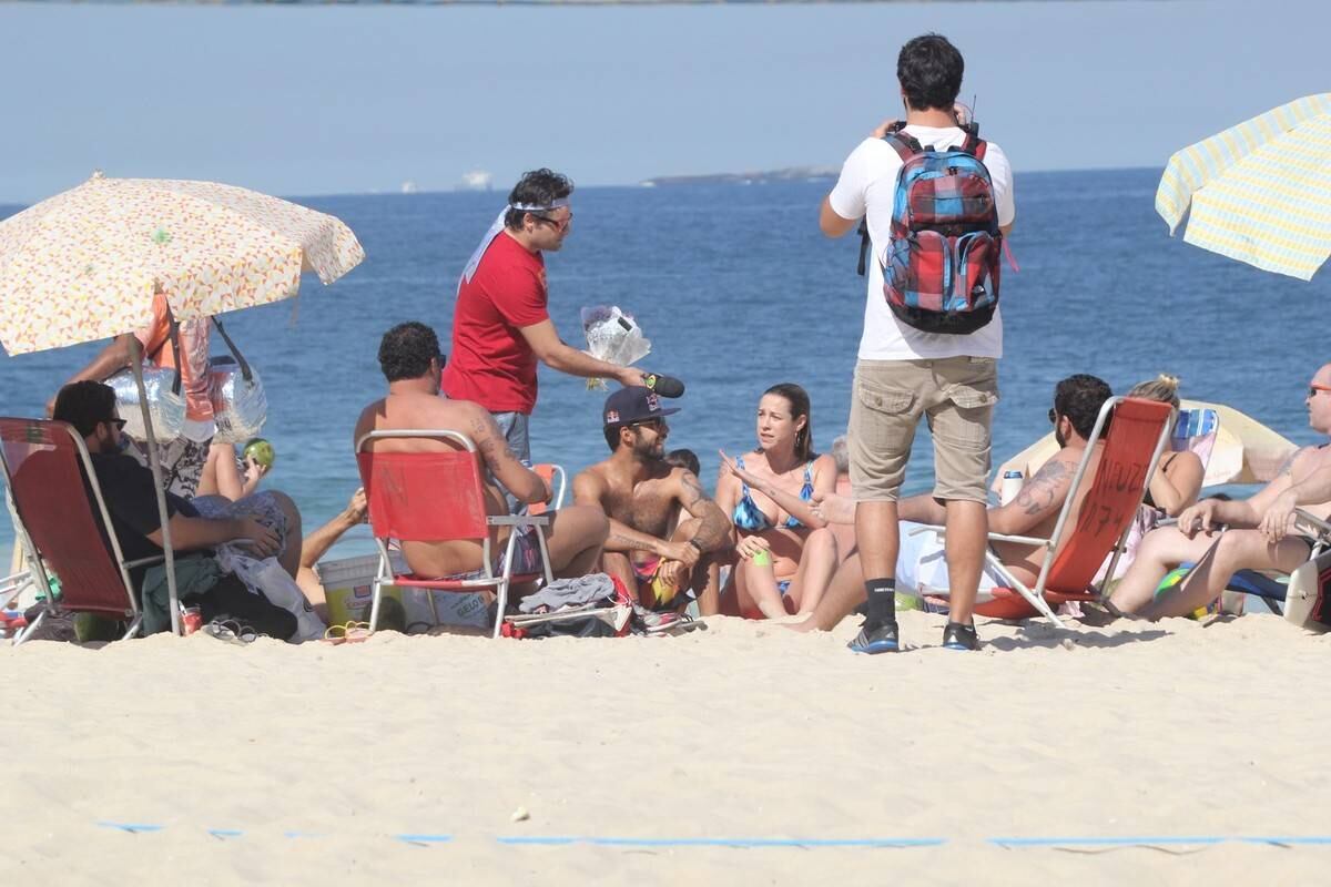Luana Piovani fica brava com a presença do Pânico na praia