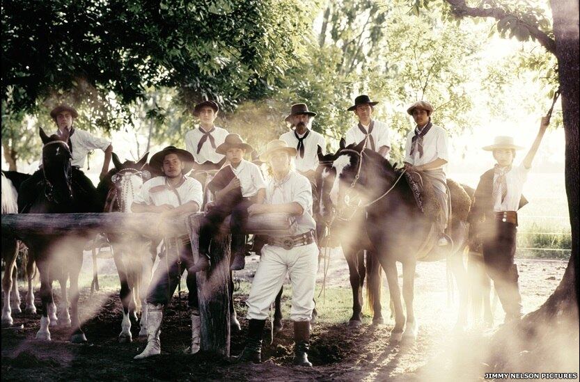 Muitas das tribos fotografadas vivem em locais isolados