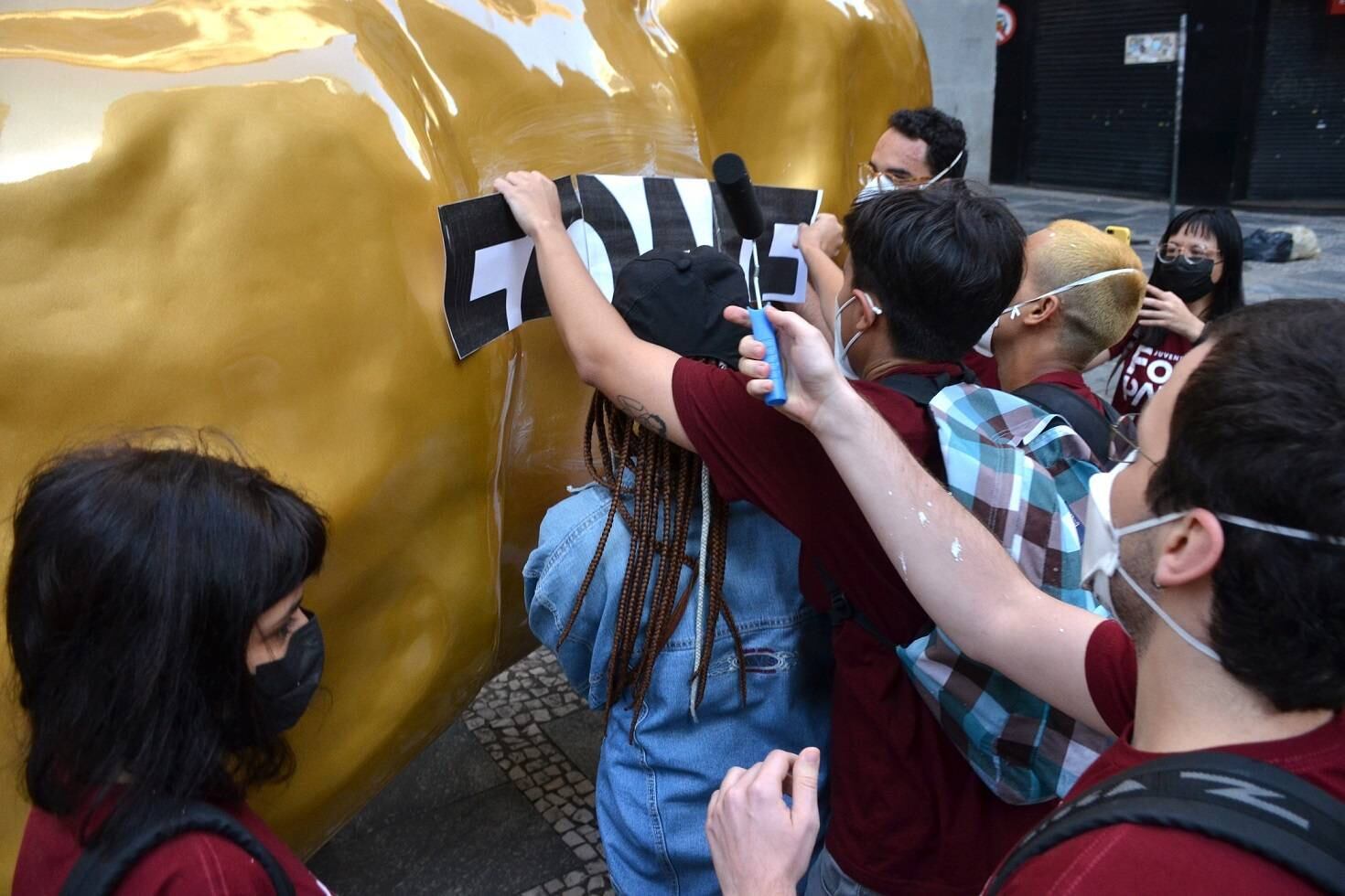 Touro de Ouro é símbolo do mercado financeiro e está presente em outros países