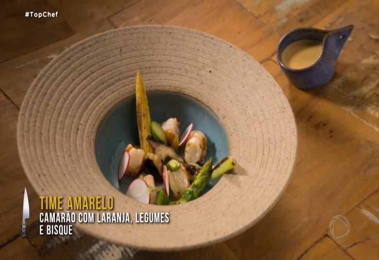 Na prova Comida às Cegas, Dadis, Antônio, Marcus e Thiago alcançaram o resultado esperado ao prepararem camarão com legumes. Para o chef Emmanuel Bassoleil, só faltou a lula para completar o prato