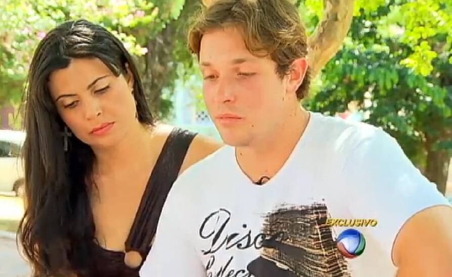 Rodrigo Moura Rouso (foto) era segurança da Kiss e convive com uma
recordação forte daquela madrugada.

 



— Uma lembrança bem chata que eu tenho da situação era de
mão pegando na minha perna na hora que eu estava saindo