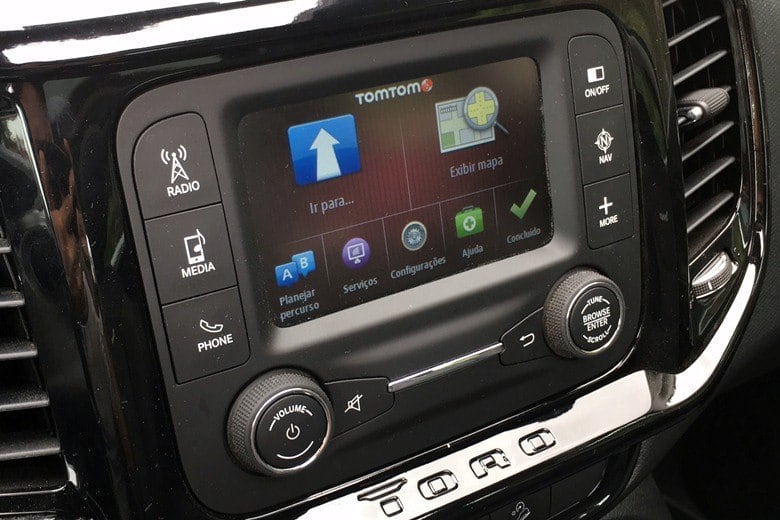 Central Uconnect tem muitas funções, mas poderia se melhor