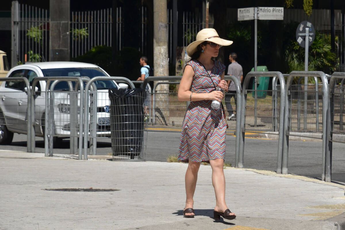 O calor de hoje também foi o maior de 2014 em São Paulo. O recorde anterior era de
35,9°C. Na comparação com todos os meses do ano desde 1943, esta foi a
quinta maior temperatura da série histórica