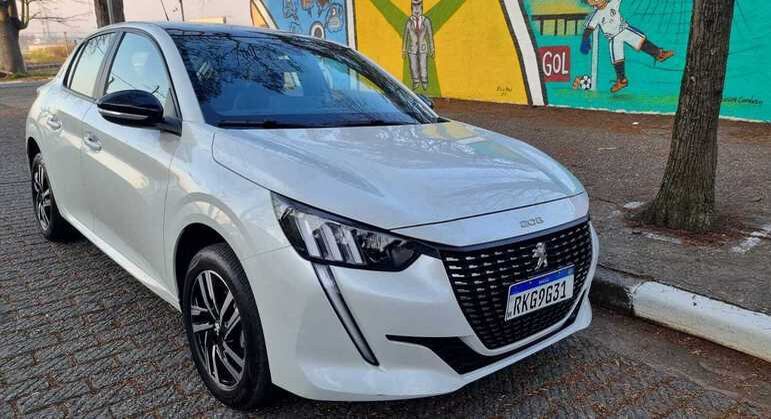 208 Roadtrip é um carro ideal para o dia respondendo um tipo de cliente que gosta de conectividade e modernidades