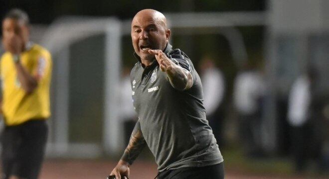 O desespero de Sampaoli. Sua fraca zaga tira o Santos da liderança