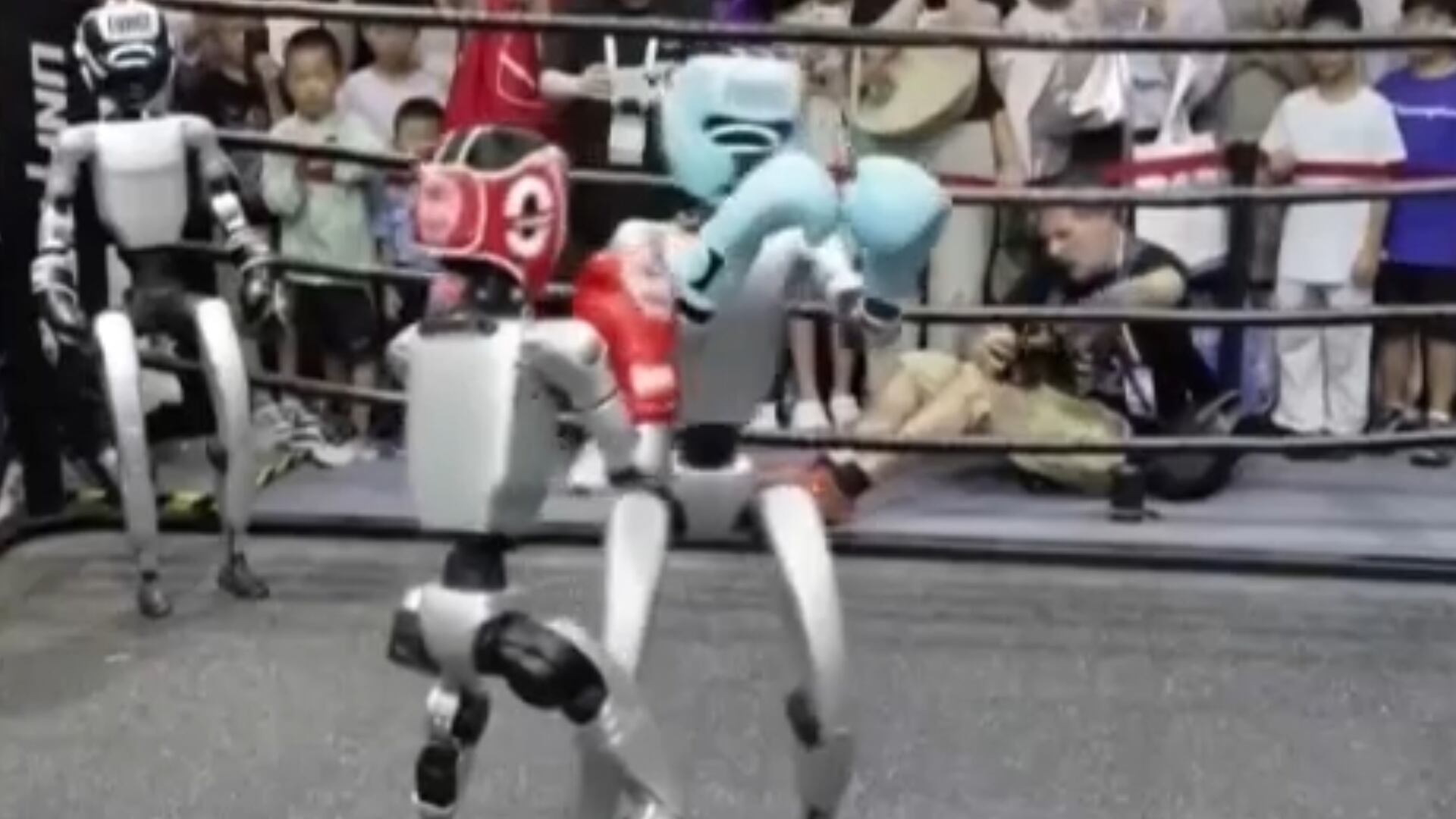China exibe robô humanoide lutador em conferência de inteligência artificial