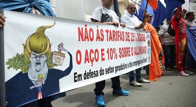 Protesto contra sobretaxa do aço criada por Trump impede emissão de vistos