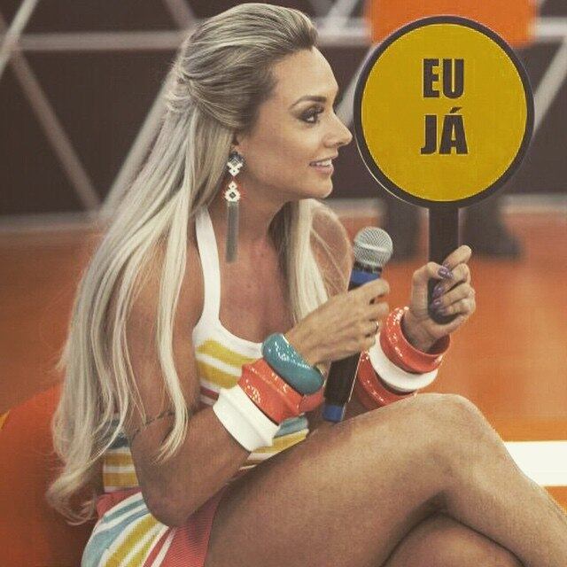 Você sabia que Juju Salimeni tem uma tática infalível para disfarçar gases? A Legendária, no sábado (28), durante o quadro É Proibido Mentir, contou como faz quando não consegue se segurar. Veja o que rolou! 

+ Léo Santana, Juju, Fabíola Gadelha, Mion e Léiz encaram o É Proibido Mentir

+ Kelly Key se derrete pela filha: “Ela é uma versão melhorada de mim”
