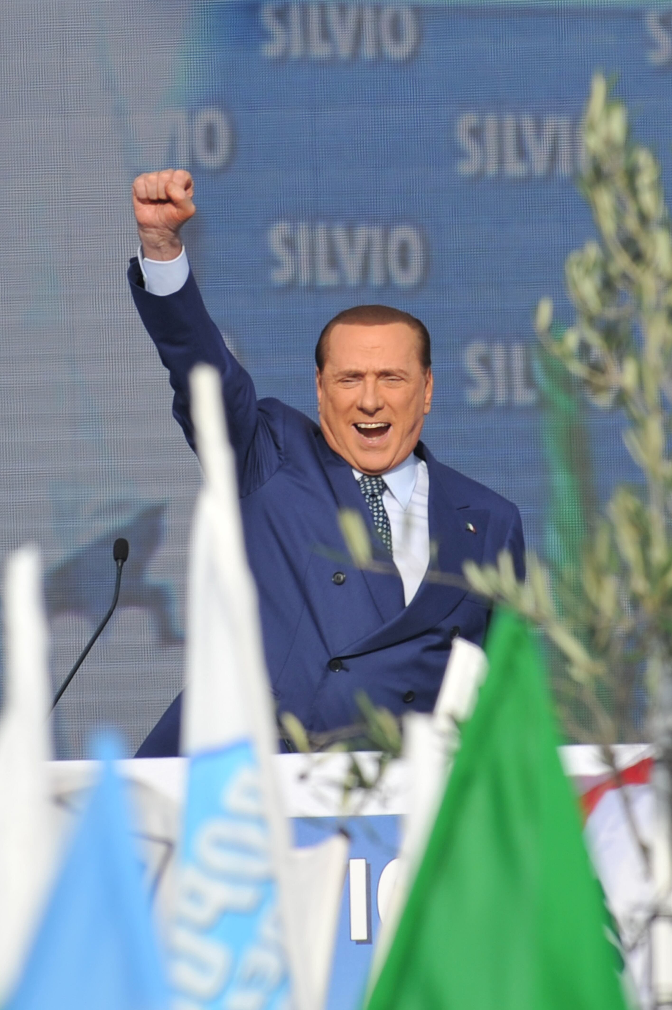 Silvio Berlusconi, que participou de um comício no último sábado (23), em Roma