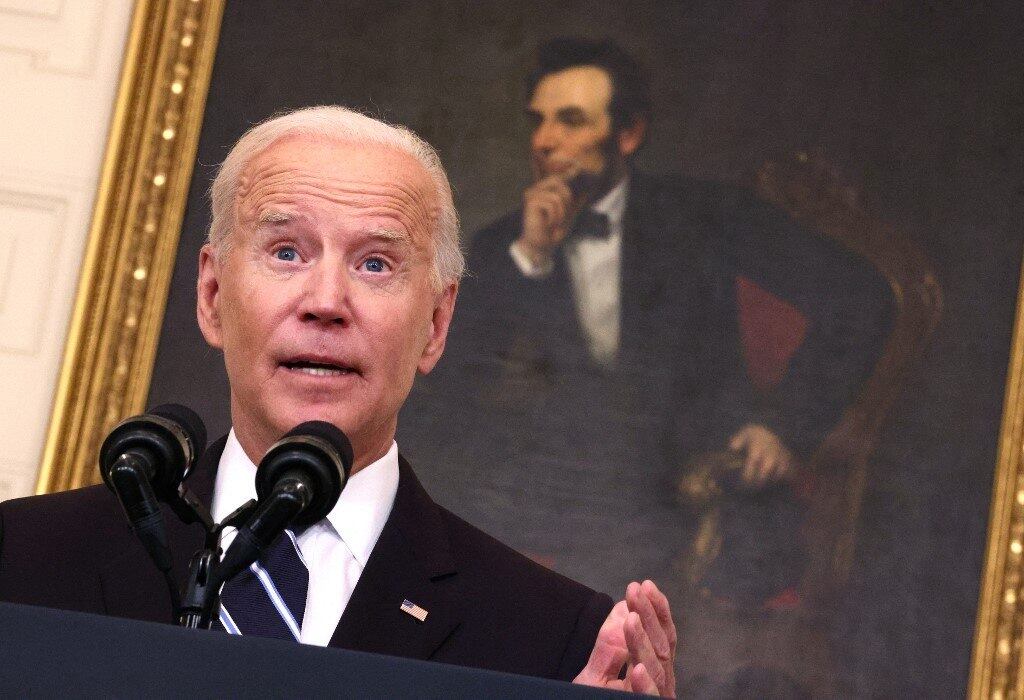 O presidente dos EUA, Joe Biden, anunciou novas medidas para ampliar a vacinação contra a covid-19 no país, que continua com os piores números mundiais da doença. Segundo ele, uma "minoria" atrapalha o combate ao coronavírus e todos os funcionários públicos federais poderão ser obrigados a se vacinar