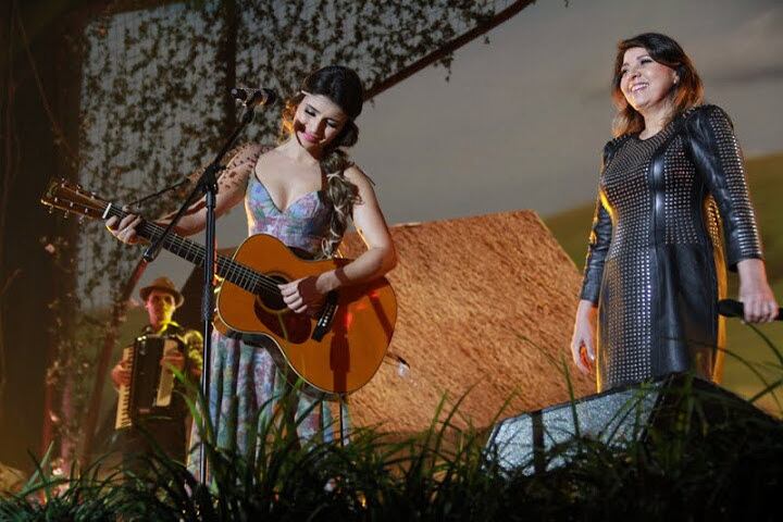 Em coletiva de imprensa, realizada em São Paulo, nesta terça-feira (22), Paula contou sobre a produção do álbum e explicou a escolha das participações especial. Diz que sempre se inspirou em Roberta Miranda, a quem chamou de "ídola" no álbum