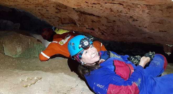 A espeleóloga Teresa Aragão contraiu a "doença da caverna" em caverna no Rio