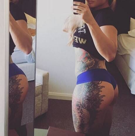 E também revelou ser viciada por tatuagens, como muitos outros colegas de MMA