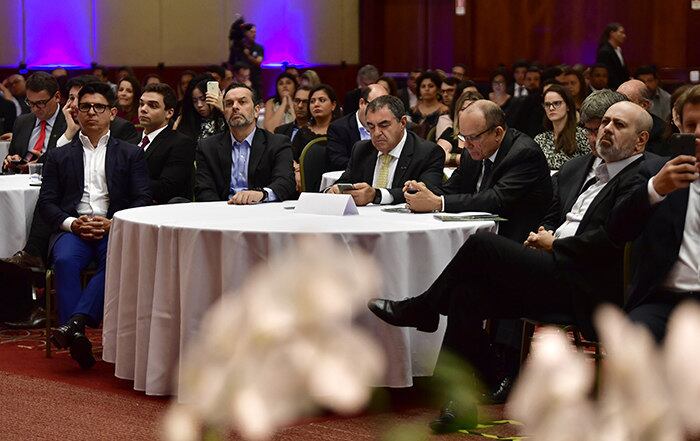 O presidente da Record TV, Luiz Claudio Costa (d), e o superintendente institucional da emissora, André Dias (e), marcaram presença no evento