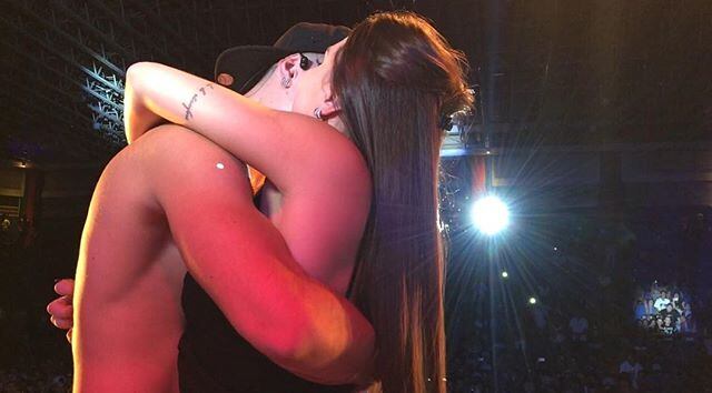 Biel e Flávia Pavanelli assumiram o relacionamento no último fim de semana. Os dois já trocaram juras de amor pelas redes sociais e o funkeiro se declarou ciumento.

— Sou muito mais ciumento. Ela foi chamada para participar do clipe de um cantor e, antes mesmo de saber como ia ser, disse que não queria. E ela não vai fazer
