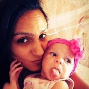 Renata mostra que realmente é uma mãe muito coruja