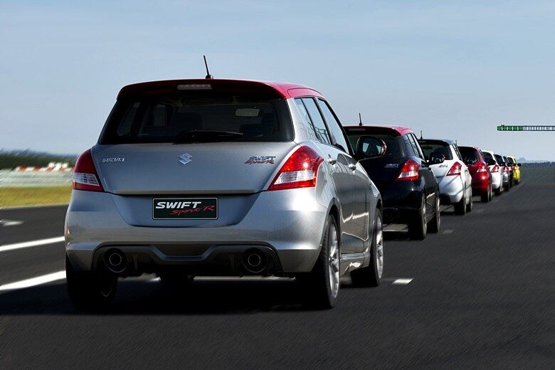 Escapamento duplo e aerofólio com brakelight marcam traseira