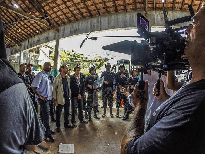 A série Conselho Tutelar estreou na tela da Record com um belo cenário e um enredo de prender a atenção de qualquer um na frente da televisão. O R7 conseguiu fotos exclusivas dos bastidores das gravações da série. Navegue pela galeria!

+ Vera é presa por maus tratos à filha adotiva. Veja o que rolou no primeiro capítulo de Conselho Tutelar

+ Conheça o elenco de Conselho Tutelar

+ Sereno e César lutam para proteger os indefesos em Conselho Tutelar
