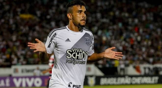Pottker chamou atenção do Corinthians pelos gols marcados com a camisa da Ponte Preta
