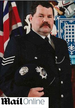 Às
vezes, Williams trocava de turno com seus companheiros para poder chegar a tempo
de exercer as suas funções na Igreja. “Eles facilitavam para mim se eu
estivesse na equipe de linha de frente”, disse o policial