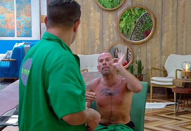 Evandro Santo x Rafael Ilha
Na reta final dessa mesma edição, o clima esquentou entre Rafael e Evandro! Eles trocaram acusações e teve quem foi chamado de falso e grosseiro