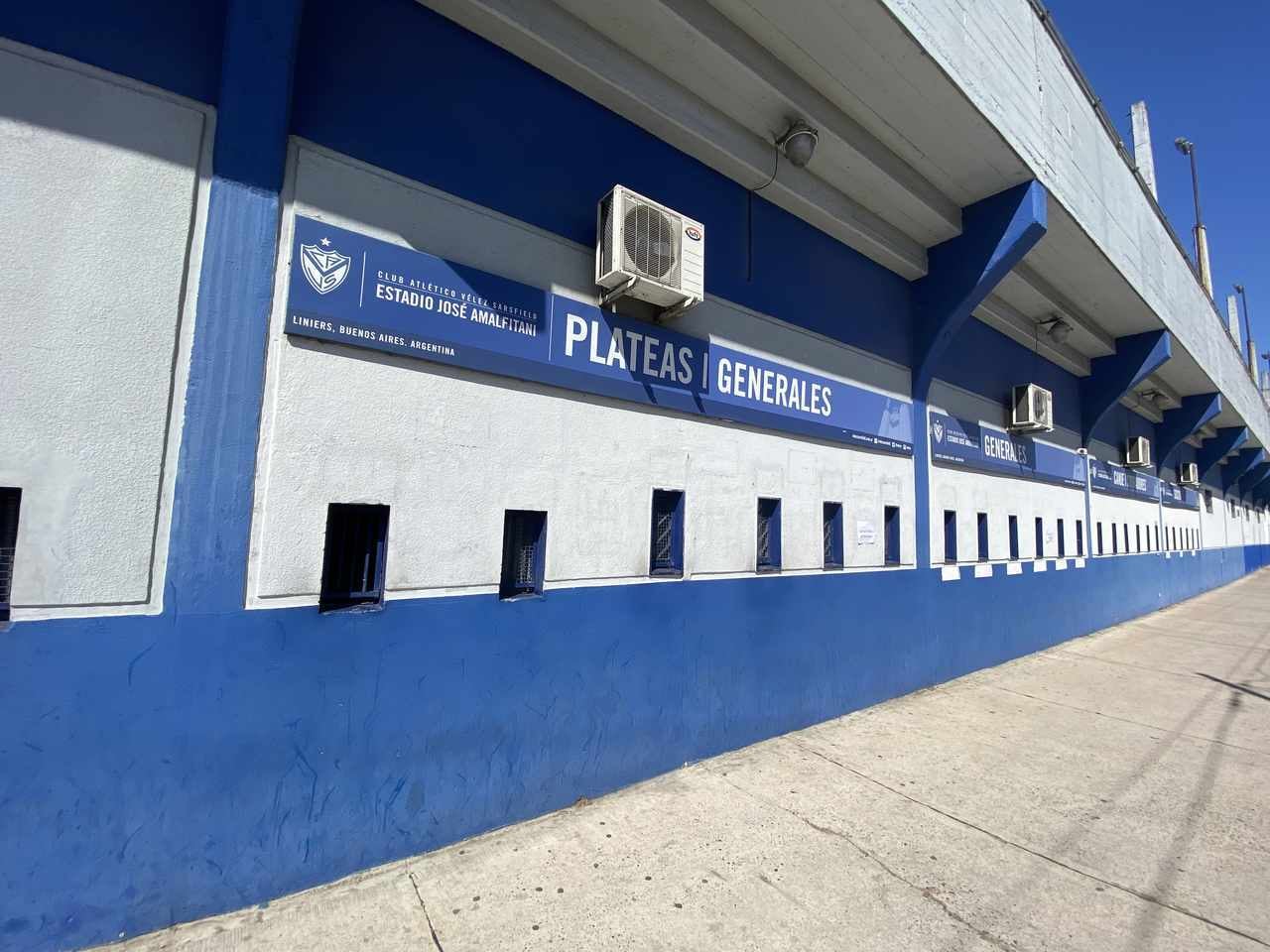 As bilheterias do estádio José Almafitani: todas entradas para a torcida do Vélez já foram vendidas.