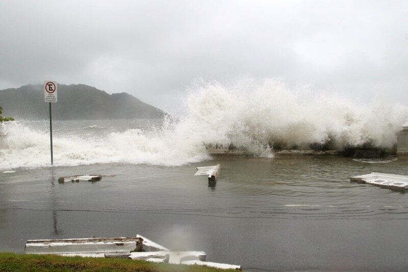 Segundo a Codesp (Companhia Docas do Estado de São Paulo), devido à ressaca, o
canal de navegação do Porto de Santos está fechado desde 7h10 e será reaberto
assim que as condições de clima permitirem