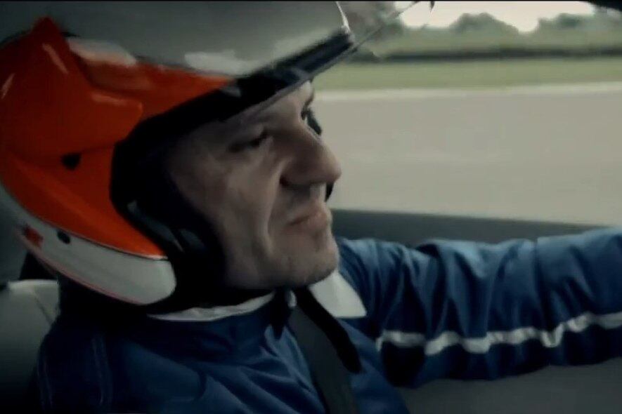 Aos 41 anos, Barrichello correria no lugar de Kimi Raikkonen, que não irá competir nas duas últimas corridas da temporada 2013 para fazer uma cirurgia