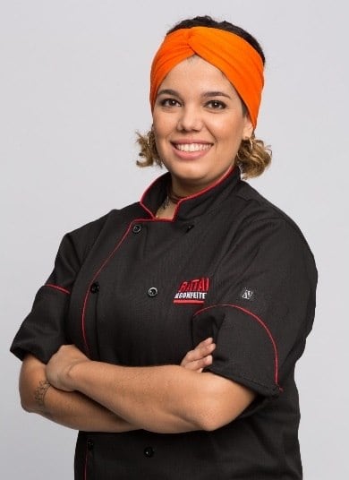 Iara Cavalcanti 
30 anos 
Aracaju – SE
Formação: Design Gráfico
Especialidade: bolos com efeito, flor de açúcar, modelagem e bolos de casamento
