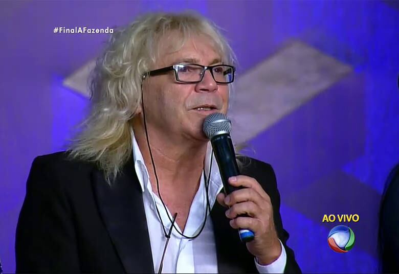 Ovelha explicou que a agenda lotada da cantora, após ser eliminada da oitava temporada de A Fazenda, contribuiu para aumentar seu nível de estresse.
— Ela não veio porque ela está estressada. Fazendo um programa ali e, de repente, fazendo outro. Foi pra Bahia, voltou. Teve também esse desgaste do dia da festa
+ Campeão Douglas Sampaio lista melhores momentos do reality show
+ Thiago Servo confirma em entrevista exclusiva ao R7: "Ana Paula vai ser a mulher da minha vida!"
+ Douglas sobre dar dinheiro a Rayanne: "Agora ela está contratada pela Record, mas vou sempre ajudá-la"