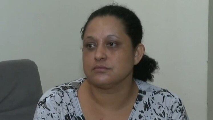 Roseli, mãe de Eruama, conta que Ingrid ligou para ela e informou que alguém havia caído de um apartamento e achava que tinha sido a estudante. Momentos depois, a jovem confirmou que tinha sido a namorada que tinha se jogado