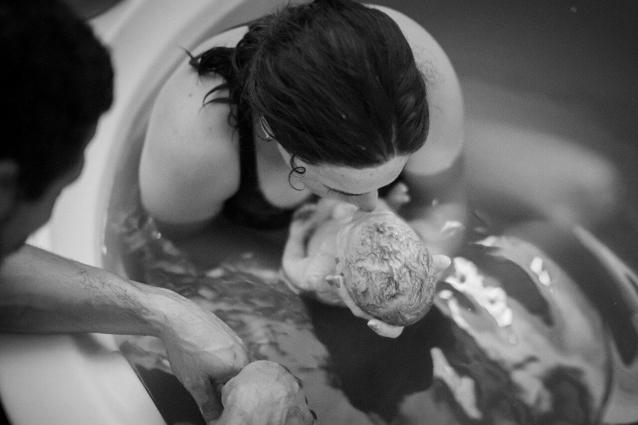 As fotos do parto são o único registro da maternidade de Fernanda