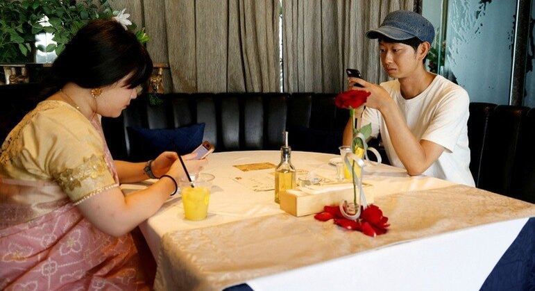 Shoji Morimoto tem mais de 250 mil seguidores no Twitter, onde conquista parte do clientes