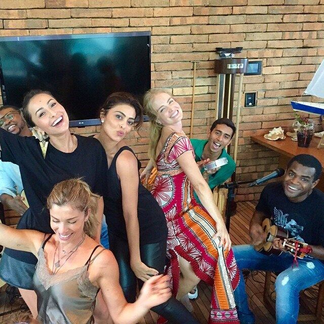 Rolou muito samba!
— Sobre hoje: me achaaando madrinha de bateria com @massafera @sabrinareal e @julianapaesoficial e o @pretinhodaserrinha arrebentando!!!!